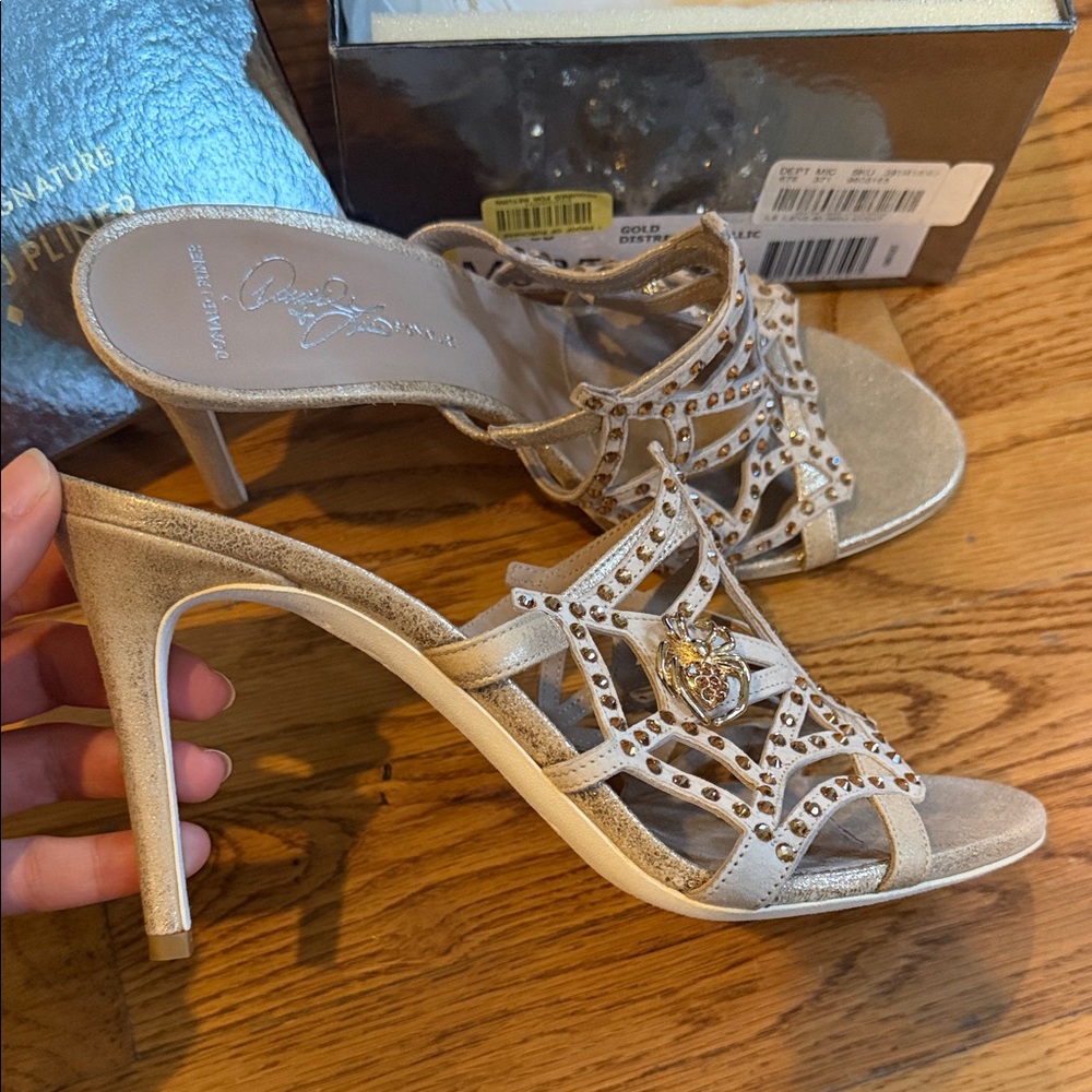 Donald J. Pliner Metallic Gold Women's Sandals - Picture 6 of 9